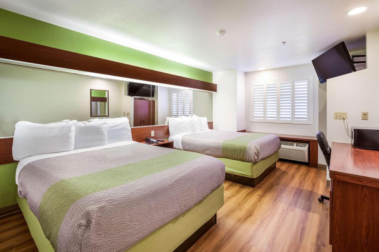 Hotel 6-dixon, Ca