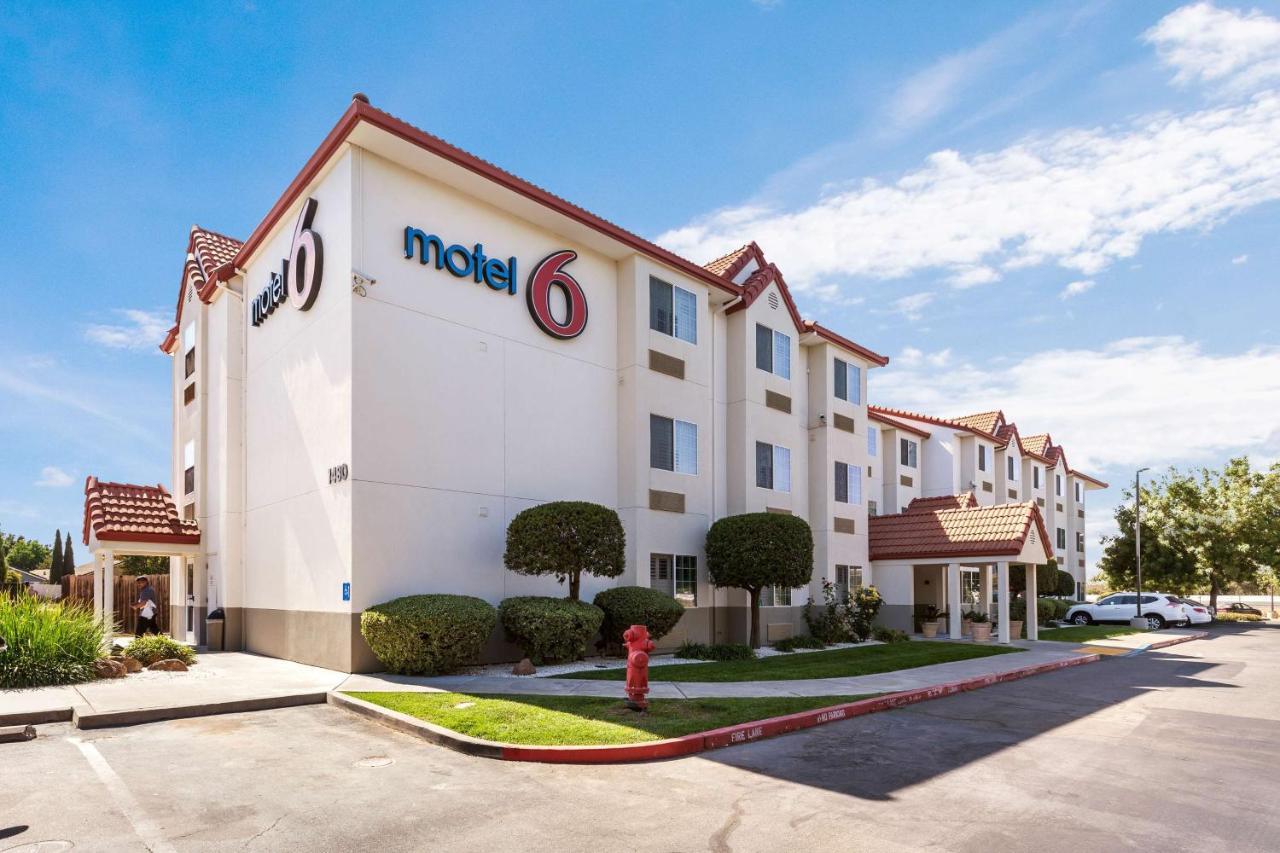 Hotel 6-dixon, Ca 2*